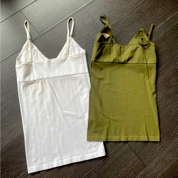 ⭐️3/$50 Lot of 2 XS/S Seamless Guess Tanks Built in Bra - Picture 9 of 14